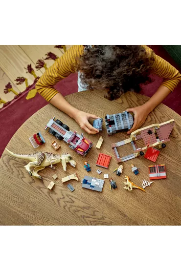 LEGO Jurassic World Ucieczka tyranozaura i atrociraptora 76948