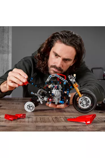 LEGO Technic Ducati Panigale V4 R 42107