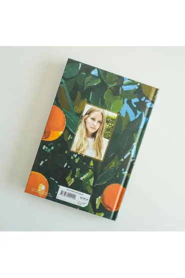 Violet robi mostek na trawie - Lana Del Rey