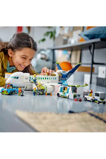 LEGO City Samolot pasa�erski 60367