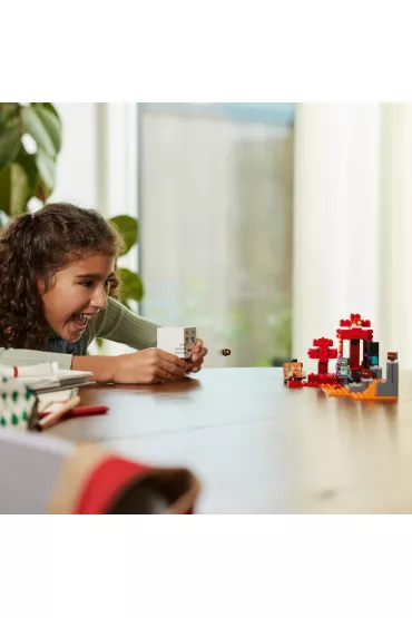 LEGO Minecraft Zasadzka w portalu do Netheru 21255