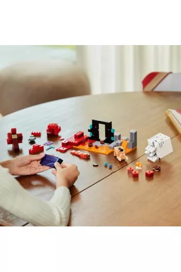 LEGO Minecraft Zasadzka w portalu do Netheru 21255