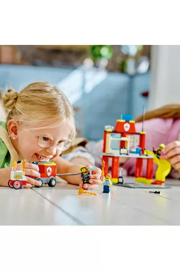LEGO City Remiza straacka i wz straacki 60375