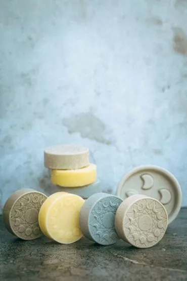 Mohani Mydelniczka ceramiczna Lunula ecru matowa