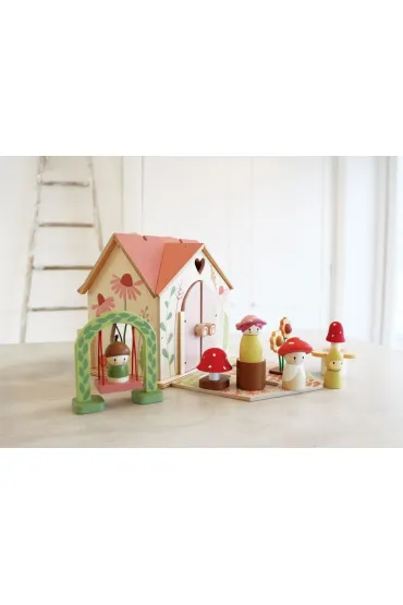 Przeno�ny, le�ny domek z wyposa�eniem i laleczkami Tender Leaf Toys