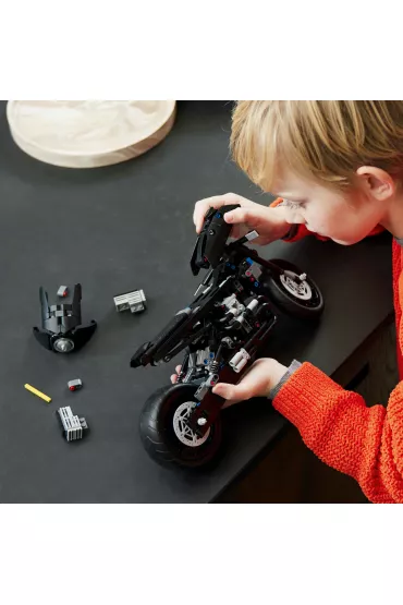 LEGO Technic BATMAN — BATMOTOR 42155