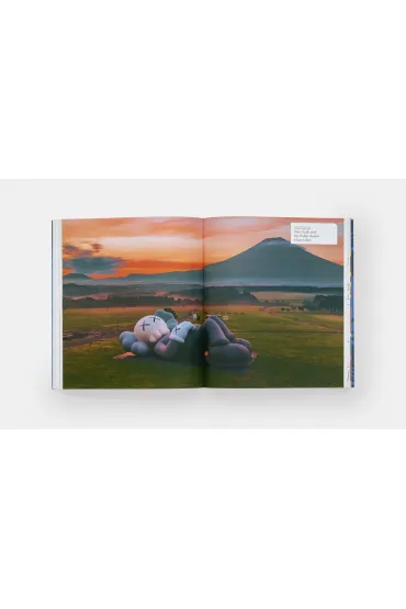 KAWS wer. angielska - Clare Lilley, Dan Nadel, Thomas Crow