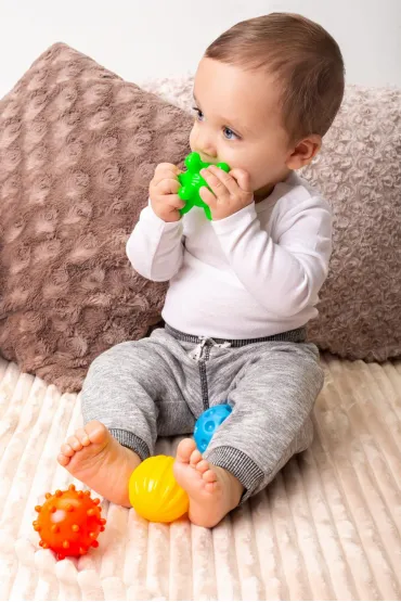 Sensorki Tullo Pi�ki sensoryczne 4 szt. bez dziurki