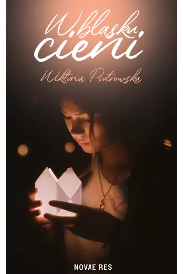 W blasku cieni - Wiktoria  Piotrowska