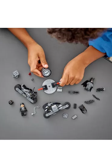 LEGO DC Batman Motocyklowy po�cig Batmana i Seliny Kyle 76179