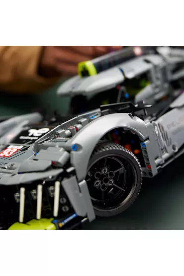 LEGO Technic PEUGEOT 9X8 24H Le Mans Hybrid Hypercar 42156