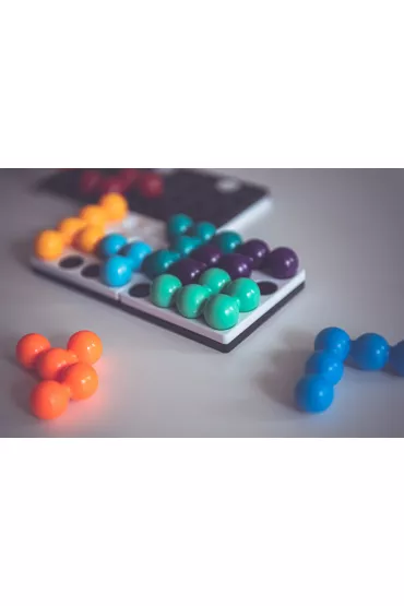 Smart Games. Quadrillion (ENG) IUVI Games