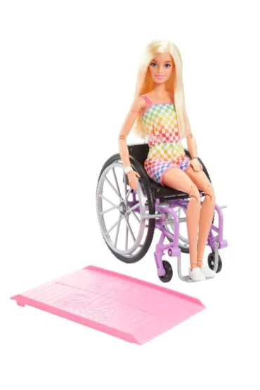 Barbie Fashionistas. Na w�zku str�j w kratk� HJT13 Mattel