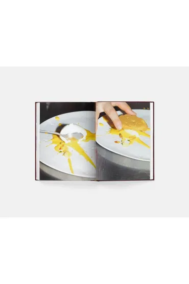 Never Trust A Skinny Italian Chef wer. angielska - Massimo Bottura
