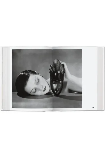 Photo Icons. 50 Landmark Photographs and Their Stories wer. angielska - Hans-Michael Koetzle