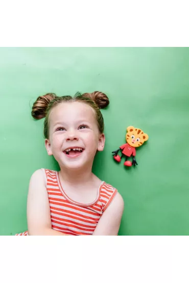 Glo Pals Posta� do k�pieli Tygrysek Daniel - zestaw z dwiema kostkami sensorycznymi �wiec�cymi w wodzie