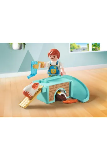 Playmobil My Life Ch�opiec ze �wink� morsk� 71746