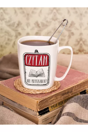Nadwyraz.com Kubek ceramiczny bia�y Czytam - nie przeszkadza�!