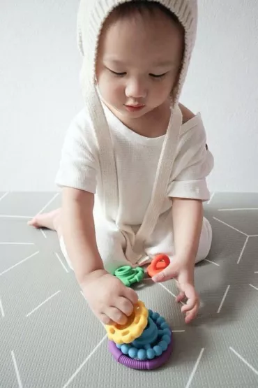 Silikonowy gryzak Ma�a Wie�a Jellystone Designs