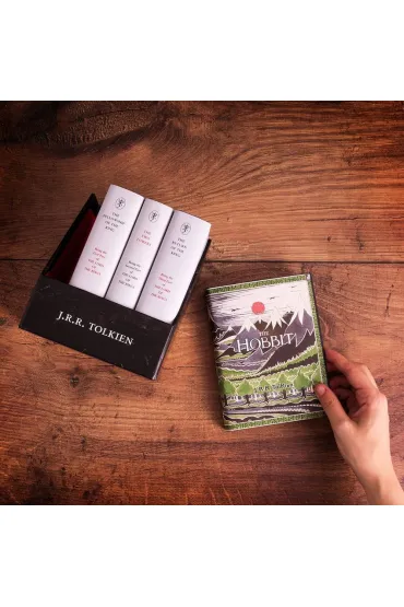 The Hobbit & The Lord of the Rings Gift Set: A Middle-earth Treasury: J. R. R. Tolkien (Pocket versions- Boxed) - J. R. R. Tolkien
