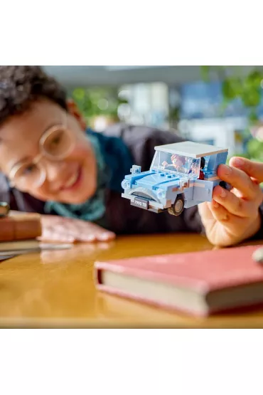 LEGO Harry Potter Lataj�cy Ford Anglia 76424