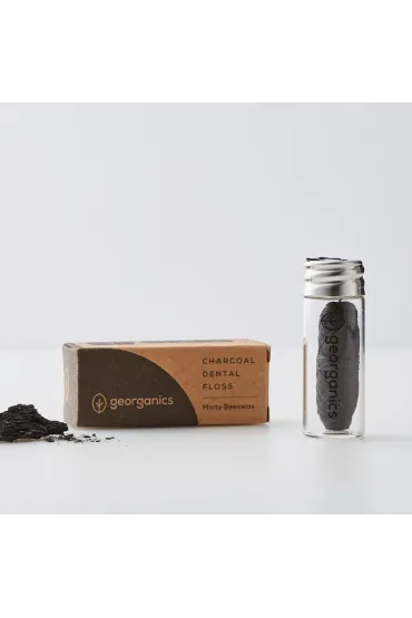 Georganics Naturalna Ni� Dentystyczna z W�glem 50 m