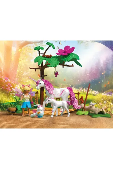 Princess Magic Playmobil Magiczna stajnia jednoro�c�w dla mamy i �rebaka 71839