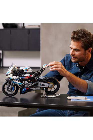 LEGO Technic BMW M 1000 RR 42130