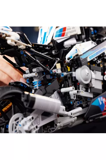 LEGO Technic BMW M 1000 RR 42130
