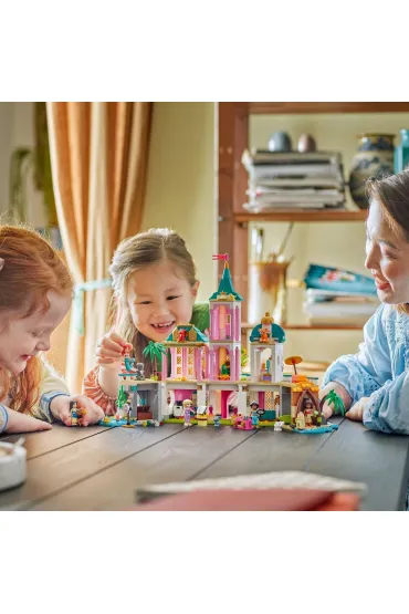 LEGO Disney Princess Zamek ksi�niczek i kr�lewskie zwierzaki 43267