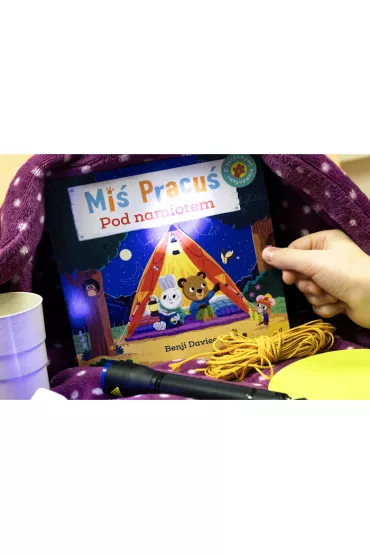 Mi� Pracu�. Pod namiotem - Benji  Davies