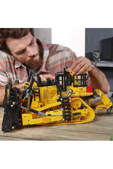 Lego TECHNIC Sterowany aplikacj� buldo�er Cat D11 42131