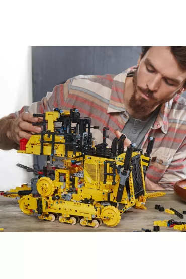 Lego TECHNIC Sterowany aplikacj� buldo�er Cat D11 42131
