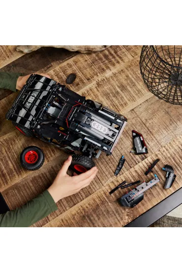 LEGO Technic Audi RS Q e-tron 42160