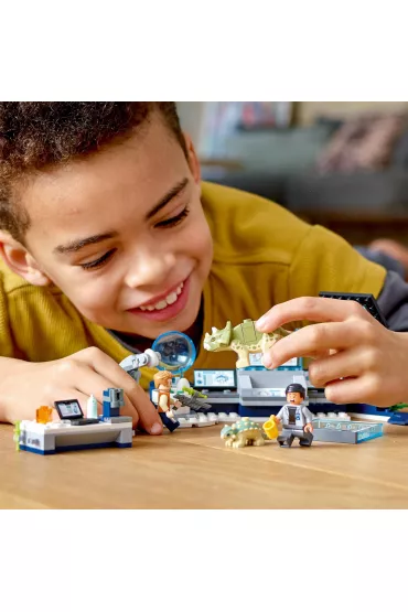 LEGO Jurassic World Laboratorium doktora Wu: ucieczka m�odych dinozaur�w 75939