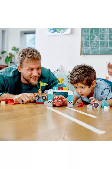 LEGO DUPLO Zygzak McQueen na wy�cigach 10924