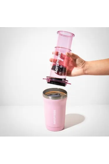 AeroPress Go Plus Zaparzacz do kawy z kubkiem termicznym r�owy