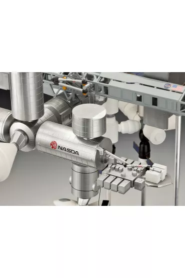 Model plastikowy Zestaw upominkowy 25 rocznica International Space Station ISS  1/144 Revell