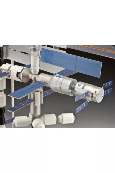 Model plastikowy Zestaw upominkowy 25 rocznica International Space Station ISS  1/144 Revell