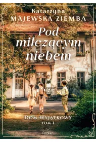 Pod milcz�cym niebem. Dom wyj�tkowy. Tom 1