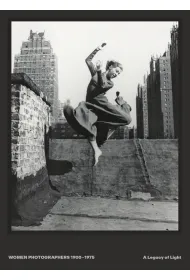 Women Photographers 1900 &ndash; 1975