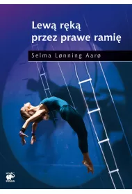 Lew� r�k� przez prawe rami�