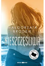 Nieszcz�liwa. Du�e Litery