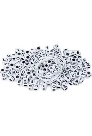 Brewis Koraliki literki bia�a kostka + sznurek 20g, 1 m