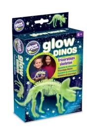 �wiec�cy w ciemno�ci szkielet Triceratops