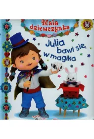 Ma�a dziewczynka. Julia bawi si� w magika