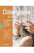 Dzierganie w stylu JOMO. 21 relaksuj�cych projekt�w do zrobienia na drutach